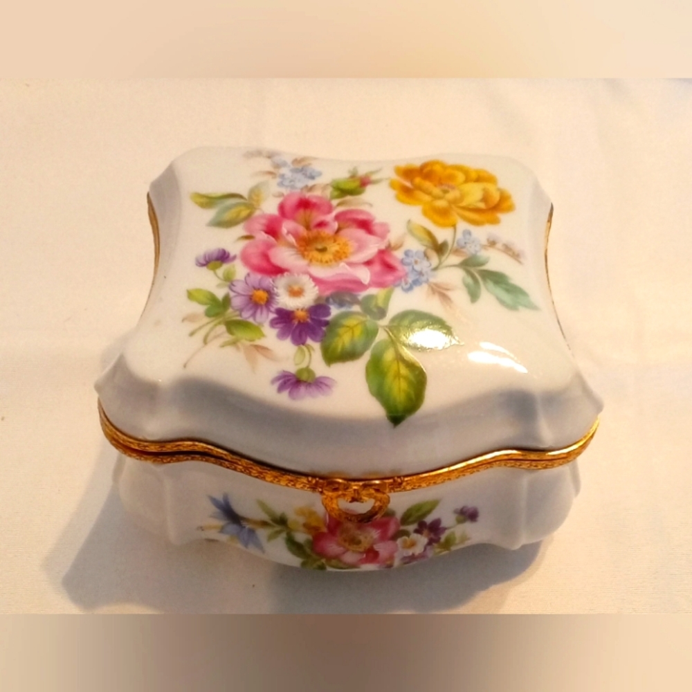 LIMOGES PORCELAIN BOX